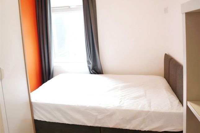 Room to rent in Fenton Road, Lockwood, Huddersfield