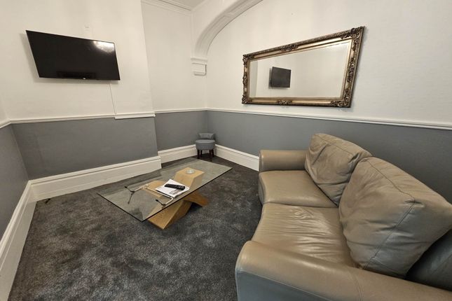 Room 20, St. Vincents Road, Westcliff On Sea photo 3