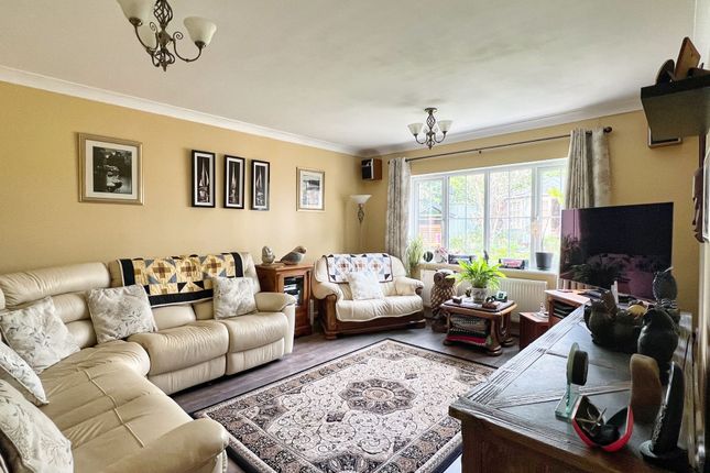 12 Clos Y Gog, Bridgend photo 4