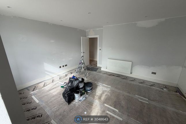 Flat, Burdett Road, London photo 2