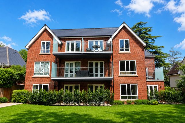 1-bed flat on Flat 2 Alborough Lodge, 107, Packhorse Road, Buckinghamshire, £399,950