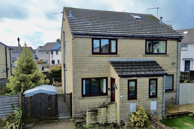 2-bed semi-detached on Natty Fields Close, Halifax, £150,000