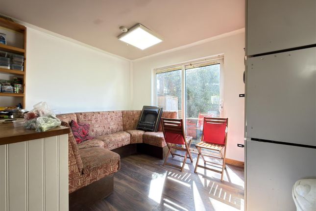 118, Aikman Avenue, Leicester photo 4