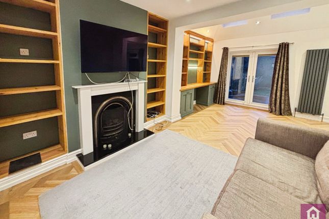 Room 4, 19, Ruabon Road, Greater Manchester photo 2