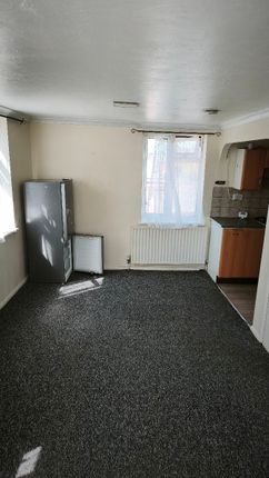 32B Stratford Road, Milton Keynes photo 3