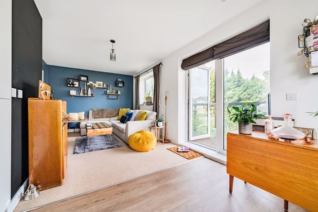 Flat for sale in Well Grove, London