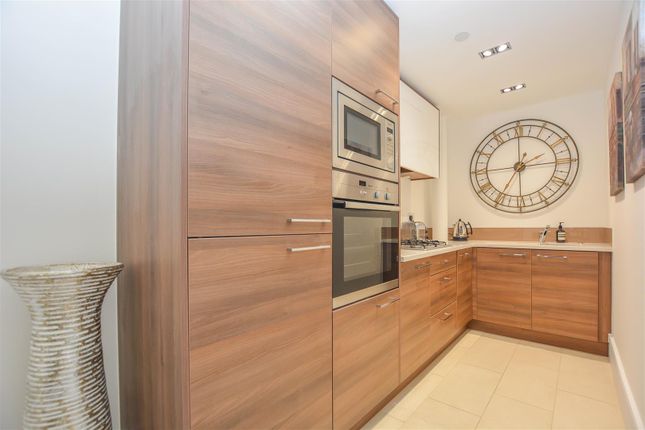 Flat 11A, The Clock Tower, The Galleries, Brentwood photo 3