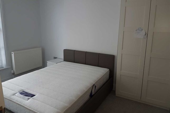 Flat to rent in St. Johns Place, Canterbury