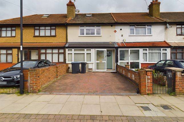 Thumbnail Terraced house for sale in Middleham Road, London