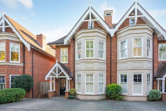 Thumbnail Town house to rent in Sycamore Court, Weybridge, Surrey