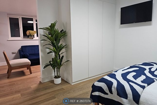 Bedroom/ Lounge