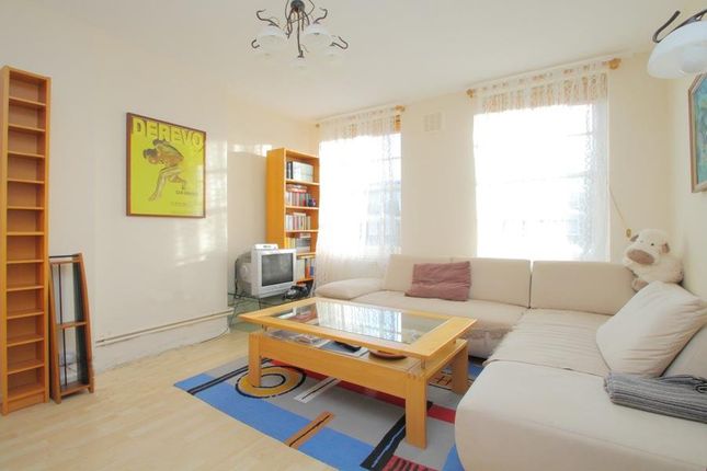 Thumbnail Flat to rent in Vicarage Crescent, London