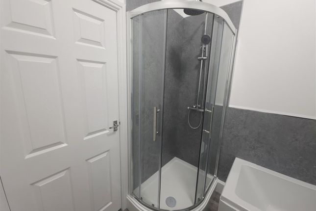 13, Gorseyfields, Manchester photo 4