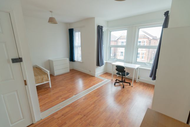 72, Southampton photo 4