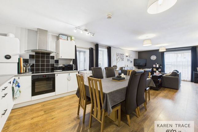 The Old Market House,Apartment 2, Fore Street, Par photo 3