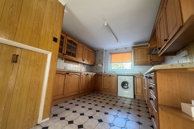 23, Corby photo 3