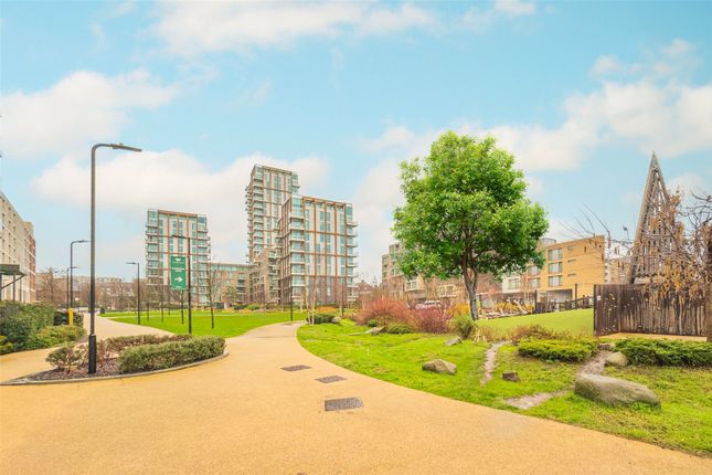 Flat for sale in Emerald Quarter, Woodberry Down