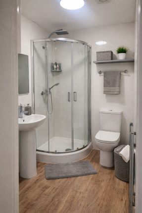 Studio flat on 6 Helmdon Road, Leicester, £845/mo