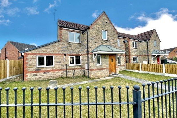 Detached house to rent in Dinnington, Sheffield