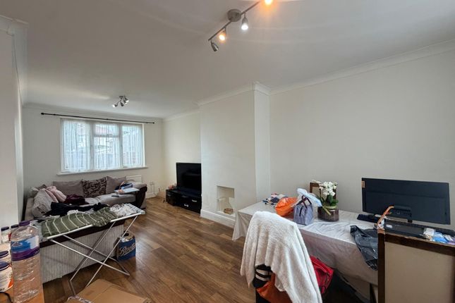 154, Vernon Road, Feltham photo 2