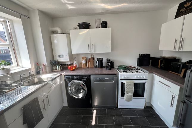 Flat 8, Crawley photo 4