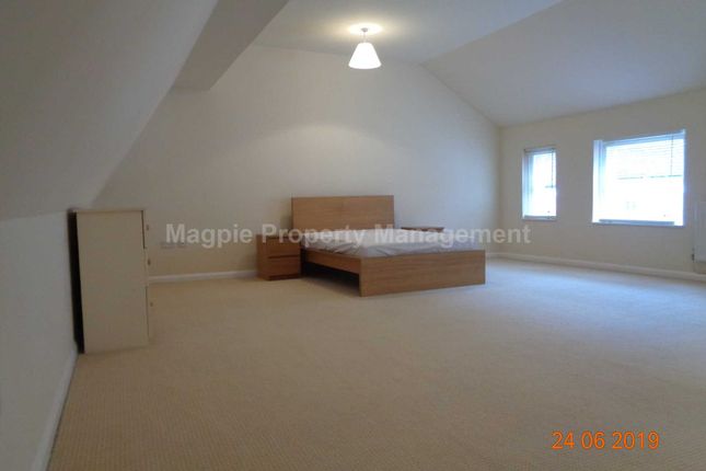 Flat to rent in Market Square, St Neots