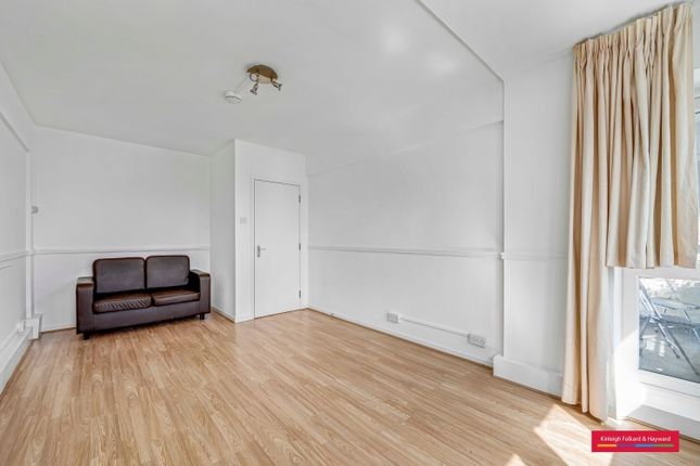 Flat to rent in Pearscroft Road, London
