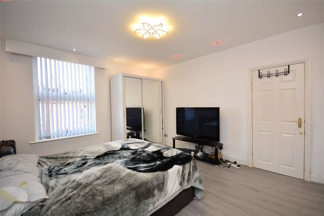 Flat for sale in Flat B, Cardigan Road, Hyde Park, Leeds