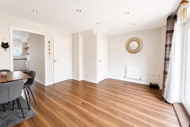 15, Hanno Close, Wallington photo 3