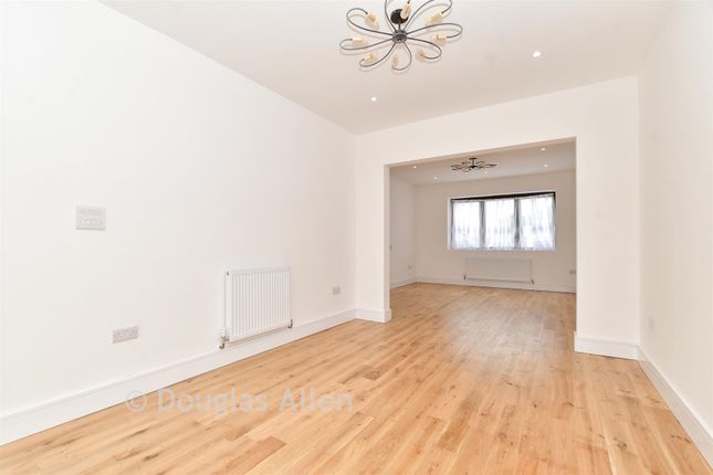 10, Freshwell Avenue, Romford photo 4