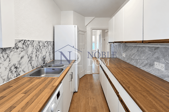 35 Amhurst Gardens, Isleworth photo 5