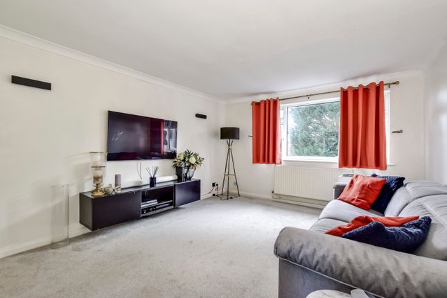 Flat 28 Ellwood Court, Ellwood Gardens, Watford photo 3