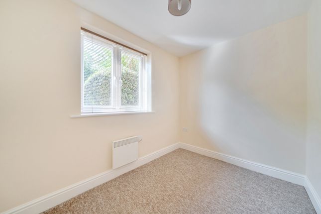 16, Larch Close, Oxfordshire photo 4