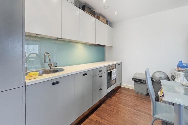 Flat 24, The Icon, Southernhay, Basildon photo 3