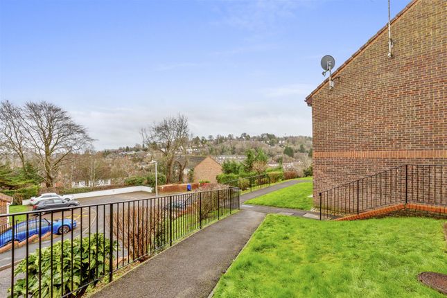 6, Castleview Gardens, High Wycombe photo 5