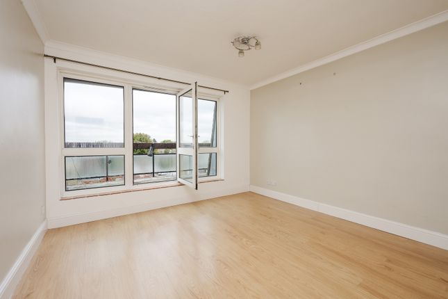 Flat 10,, Parkside House, Wimbledon Village photo 2