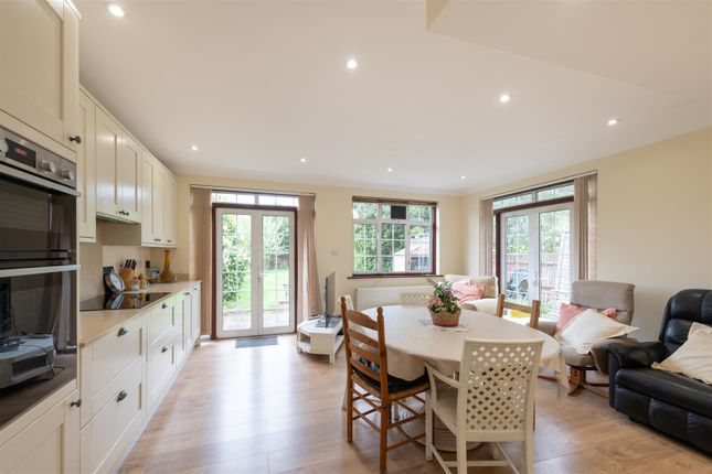 58, Brycedale Crescent, London photo 3