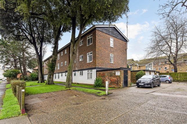 3 bed flat for sale in Velyn Avenue, Chichester PO19