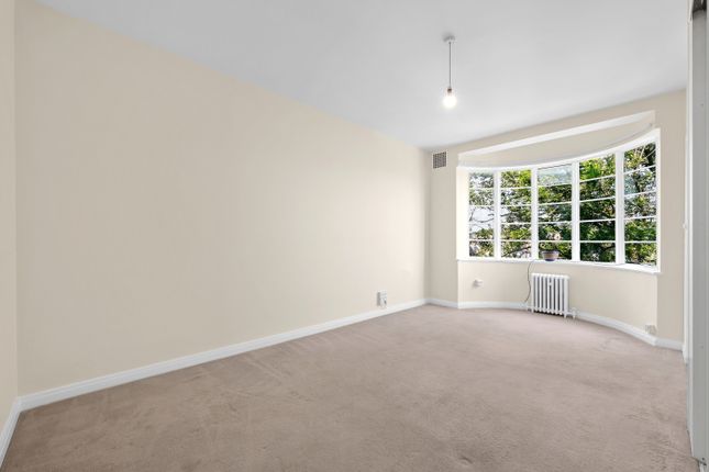 Langham Court, Raynes Park photo 4