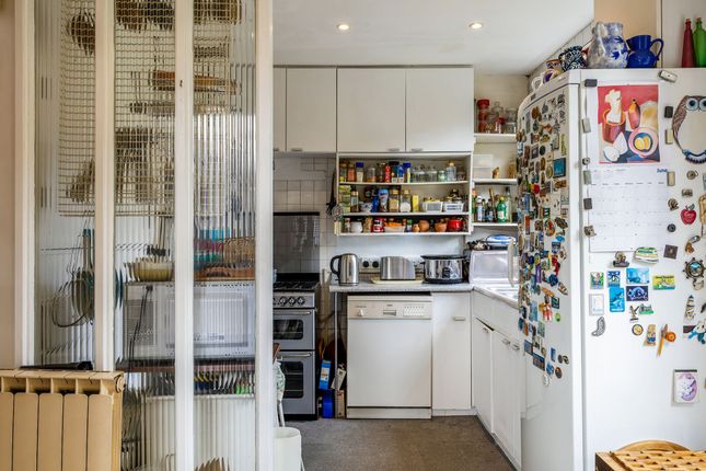 20, Little Bornes, London photo 3