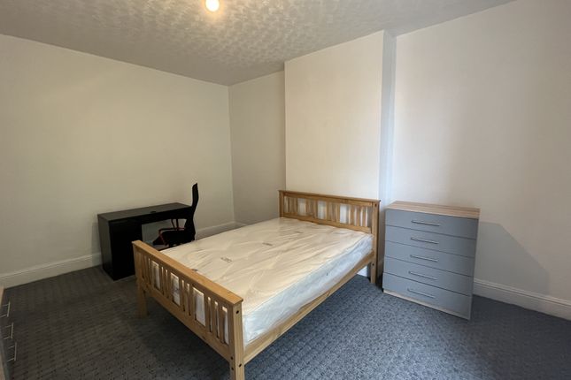 Shared accommodation to rent in Upper George Street, Springwood, Huddersfield, West Yorkshire