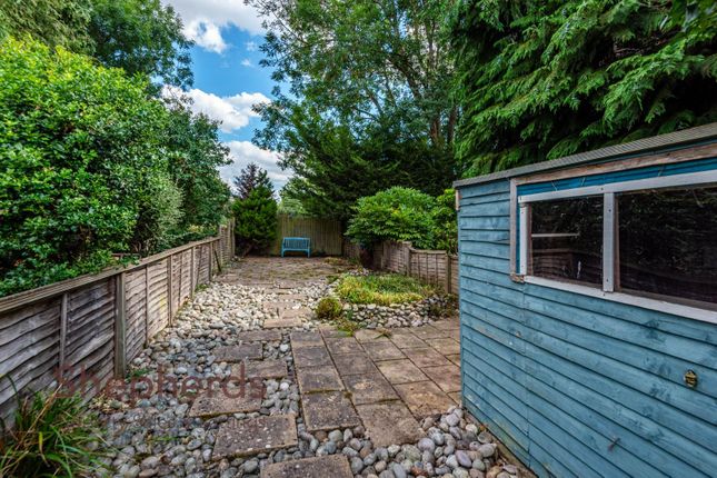 13, Meadway, Hoddesdon photo 4