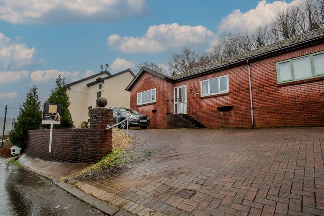 1 Drew Arfon Bungalow, Manor Way, Pontypool photo 2
