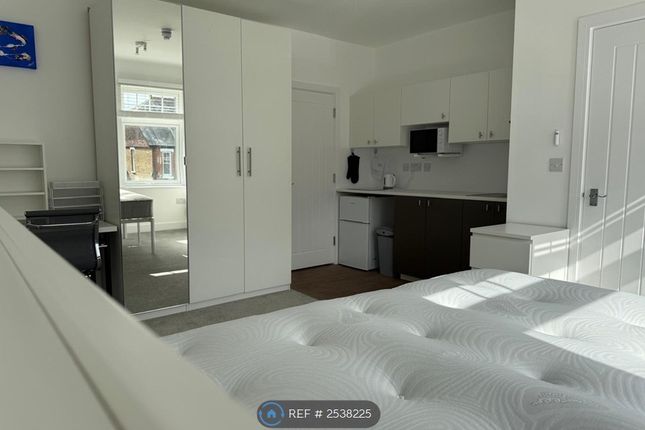 Room 6 - £1025 Pcm