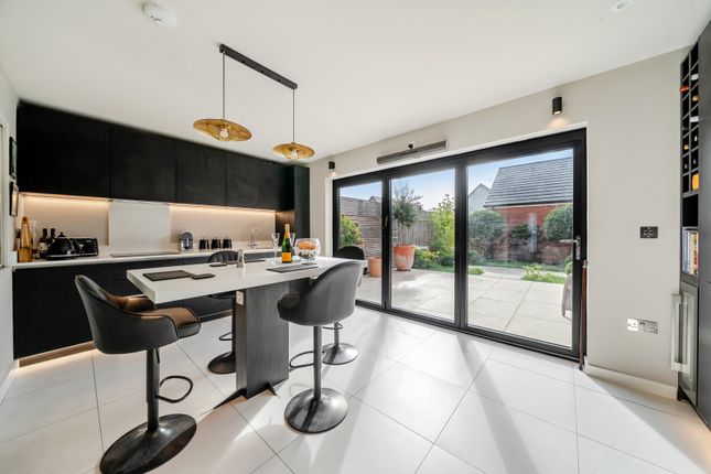 13, Exbury Crescent, Cranleigh photo 4