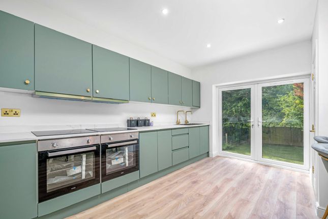 Flat 6, 84, Tolcarne Drive, Pinner photo 4