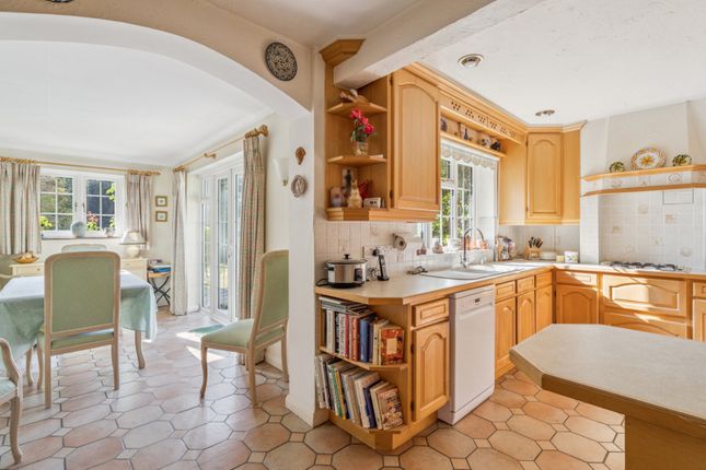 April Lodge, 40, Clifton Road, Buckinghamshire photo 3