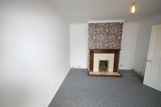 Flat to rent in Barnet Way, Hove