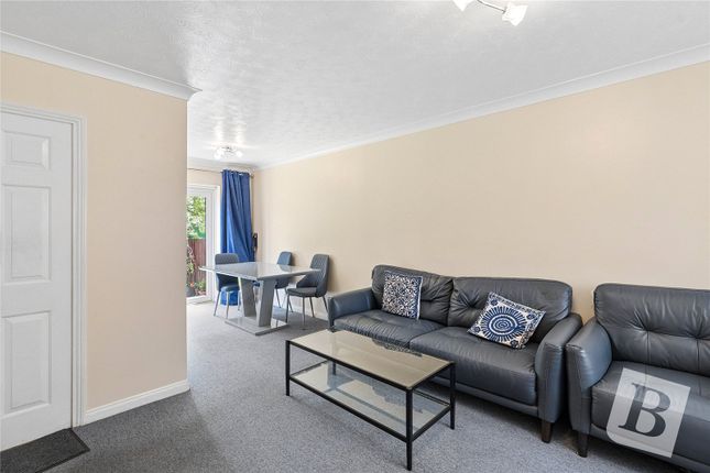 84, Spring Close, Dagenham photo 4