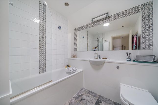 7, Beeches Close, London photo 4